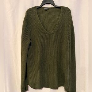 EUC J CREW Olive Green V-Neck Women's Sweater